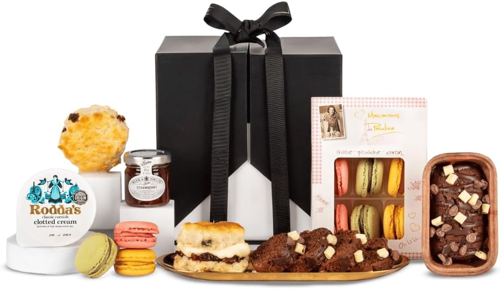 Luxury Afternoon Tea Hamper – Cream Tea Gift Set with Scones, Clotted Cream, Macarons & Cake – Food Gift for Birthdays, Thank You & Special Occasions