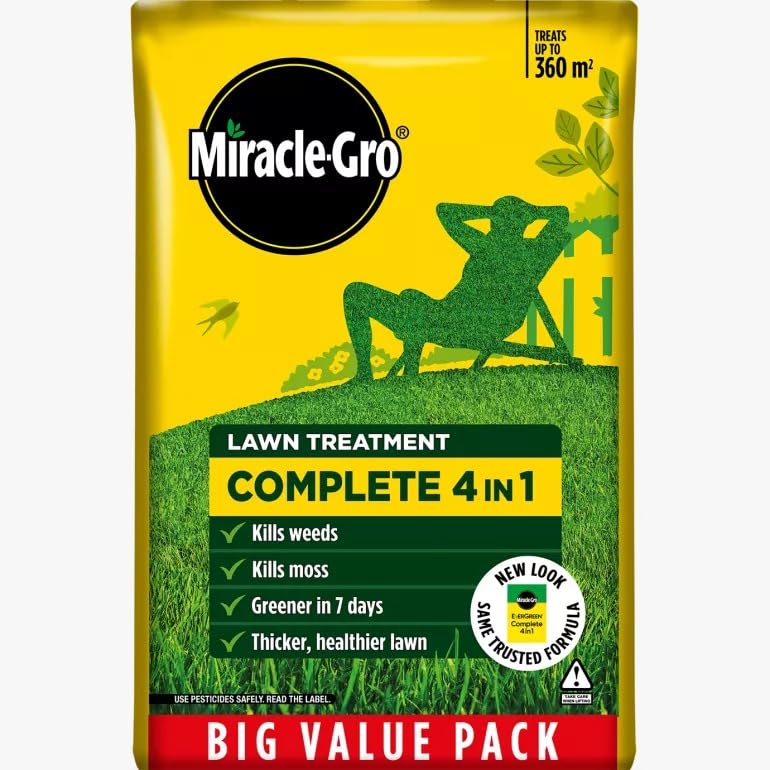 Miracle Gro Complete 4 in 1 Lawn Feed Weed & Moss Killer 12.6kg | Greener Grass in 7 Days | Kills Moss & Broadleaf Weeds | Thicker Lawn Treatment | Granular Fertilizer & Moss Remover - Covers 360m²