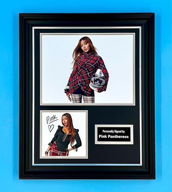 Pink Pantheress Signed Photo In Luxury Handmade Wooden Frame & Certificate Of Authenticity Music Memorabilia Autograph Auto Poster