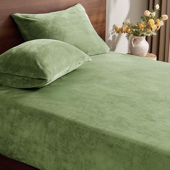 BEDELITE Fleece Queen Fitted Sheet & Pillowcases Set, Green, 3 Pieces