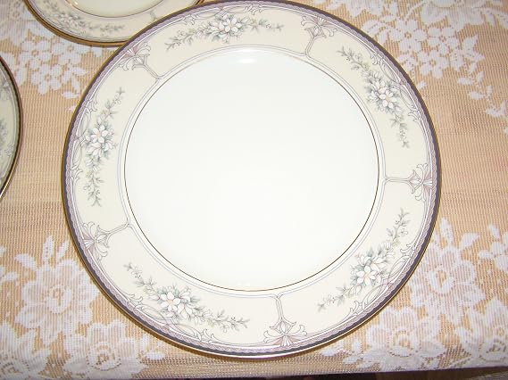 Noritake Bone China Churchill Pattern Dinner Plate